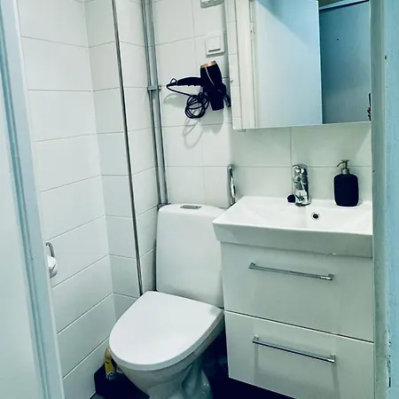 דירה Cityready, Fully Equipped - Prime Location & Transport Connections *