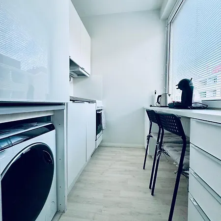 Fully Equipped - Prime Location & Transport Connections דירה הלסינקי
