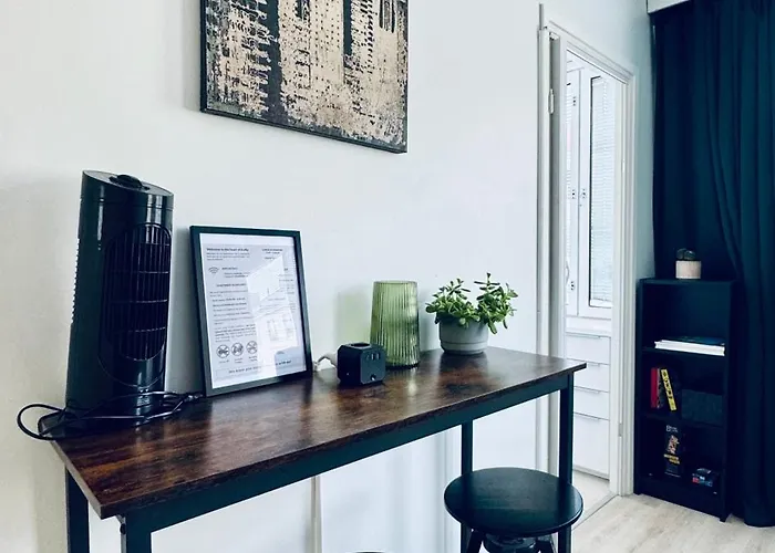 Cityready, Fully Equipped - Prime Location & Transport Connections Διαμέρισμα *